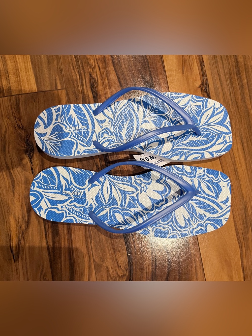 Old Navy Blue & White Floral Beach Flip Flops